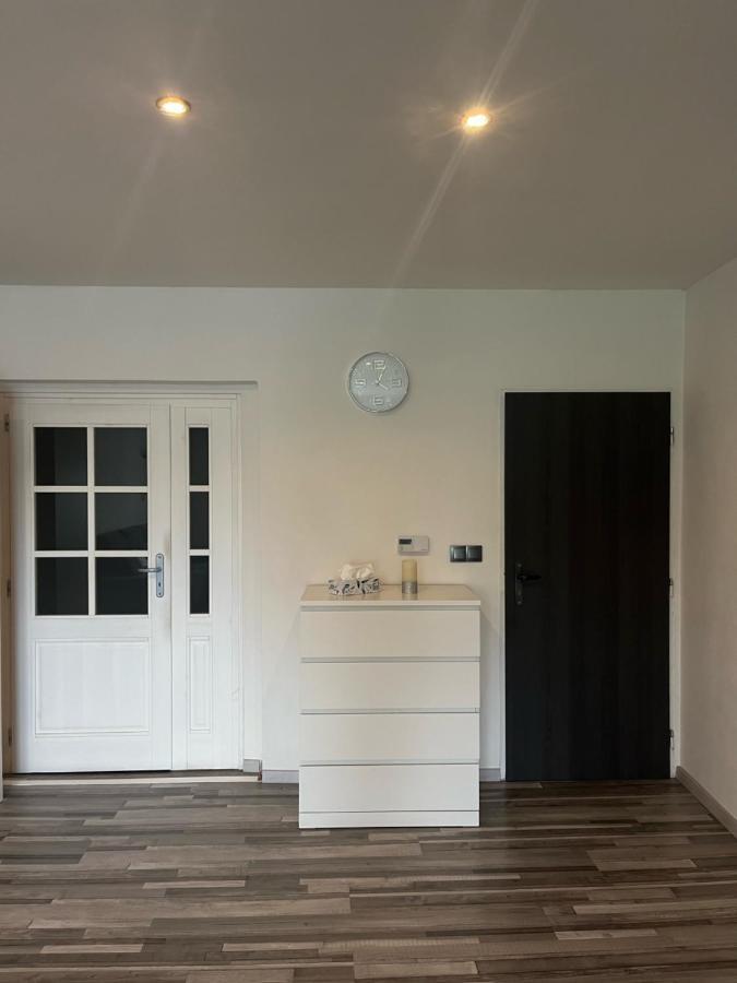 Apartman V Rodinnem Dome Jaroměř Esterno foto